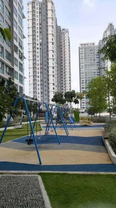 Conezion 3-Bedroom Condo @ Ioi City Mall Putrajaya Serdang  Exterior foto